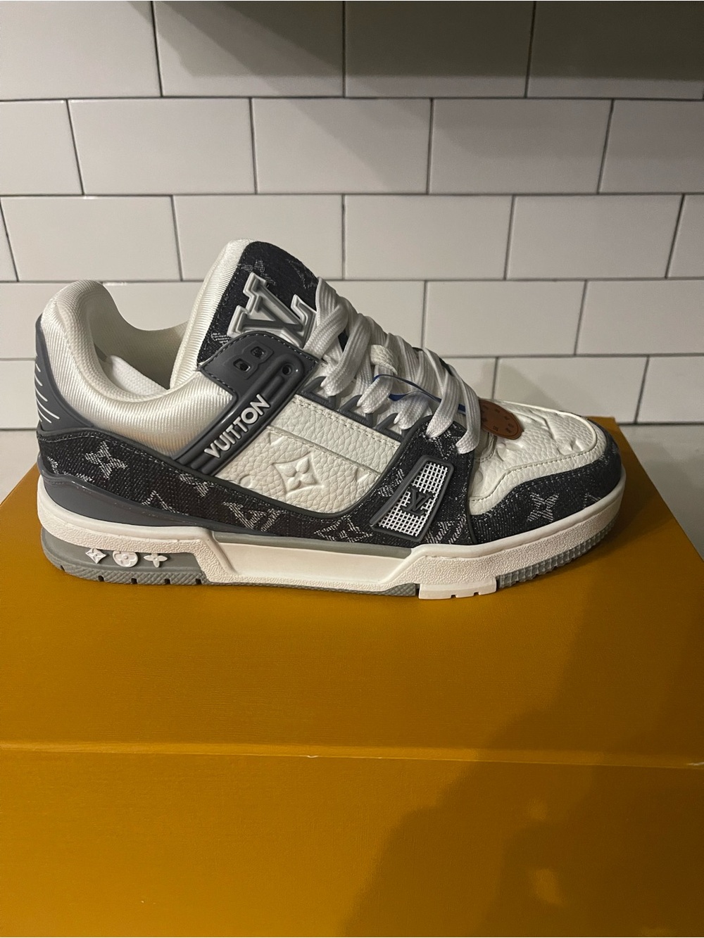 Men’s Designer Trainer Sneaker Size 39.